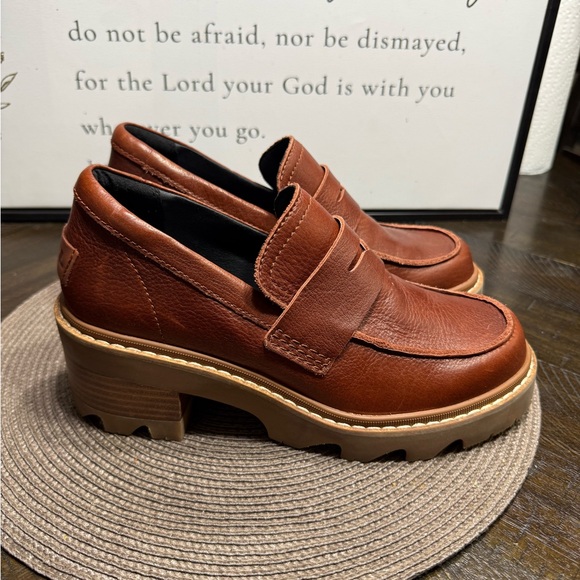 Sorel Joan Now City Loafers with Lug Sole Women SZ 8- Box 16 - Picture 2 of 7